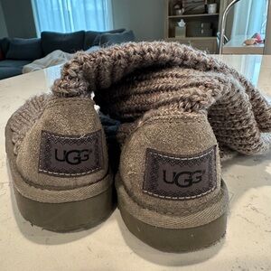 UGG Gray Knit Slippers little kids size 11